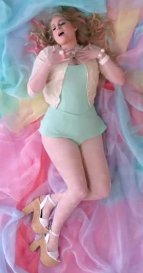 Meghan Trainor Tits 9477