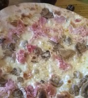 carla rushing add Sissys Pizza photo