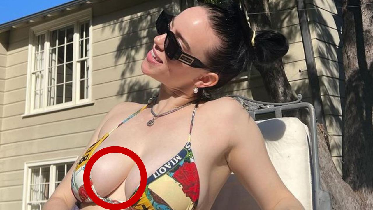 bu ng add Billie Eilish Nude photo