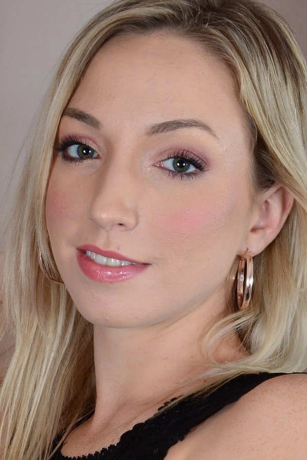 daisy dizzy add Shoplyfter Emily Willis photo