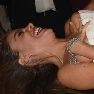 dong johnson add Sofia Vergara Niple photo