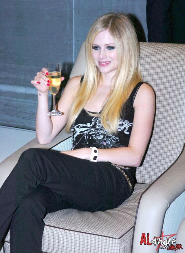 derek haynes add Avril Lavigne Leaked Nudes photo