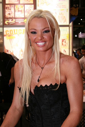 alex van groll add Rhylee Richards photo