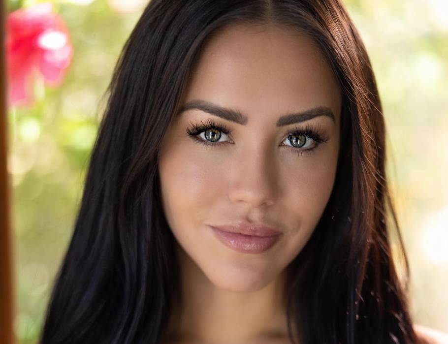 david larbie add Alina Lopez Bang photo