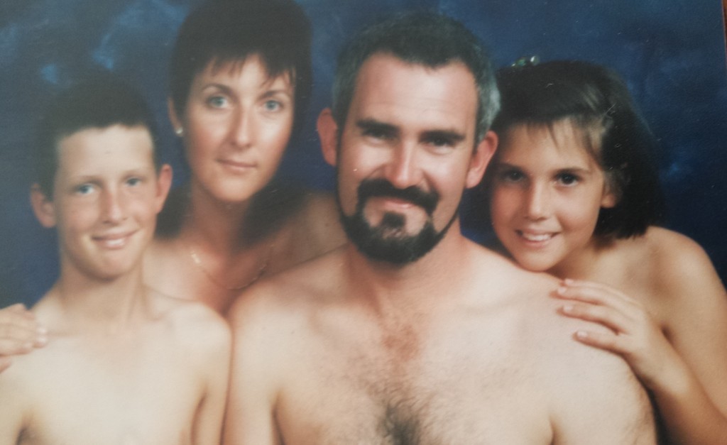 ahmed alhosni add Naked Familt photo