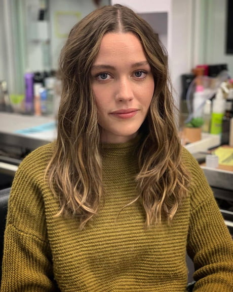 carls lim add Victoria Pedretti Sexy photo