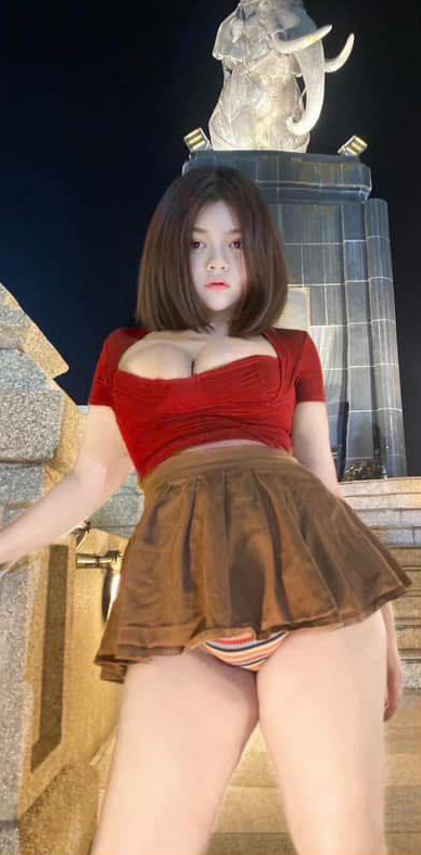 angela lapierre add Royal Upskirts photo