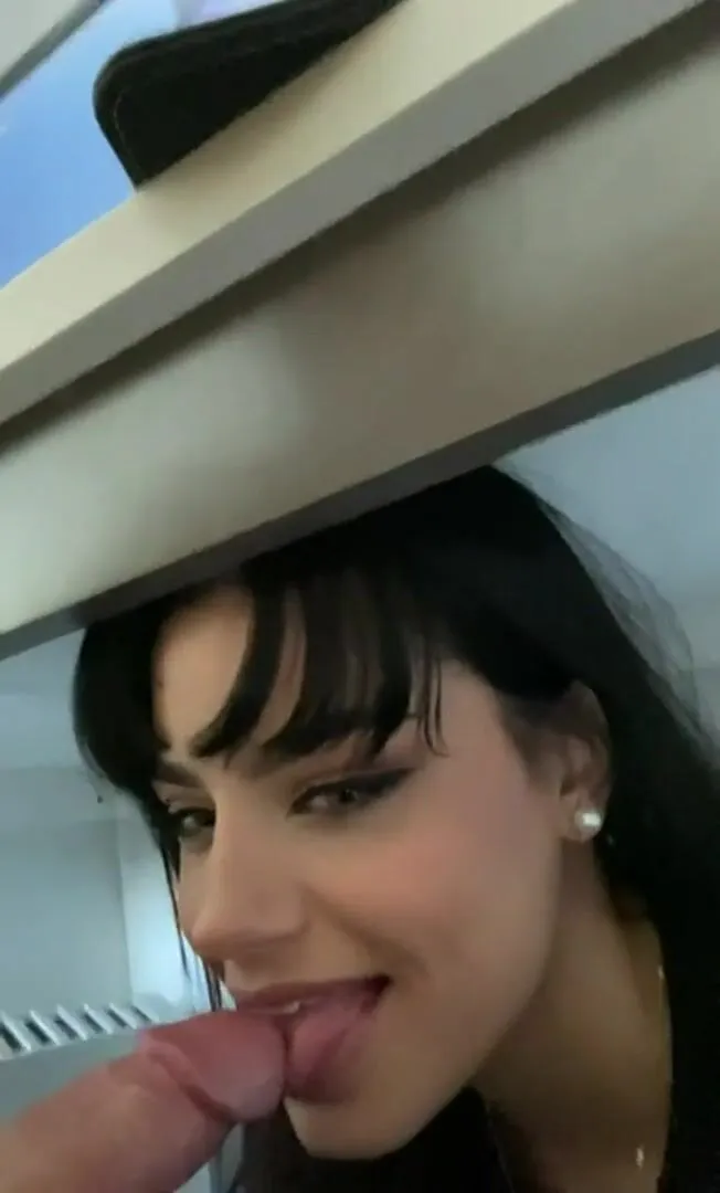 asha annie add Blow Job Under Table photo