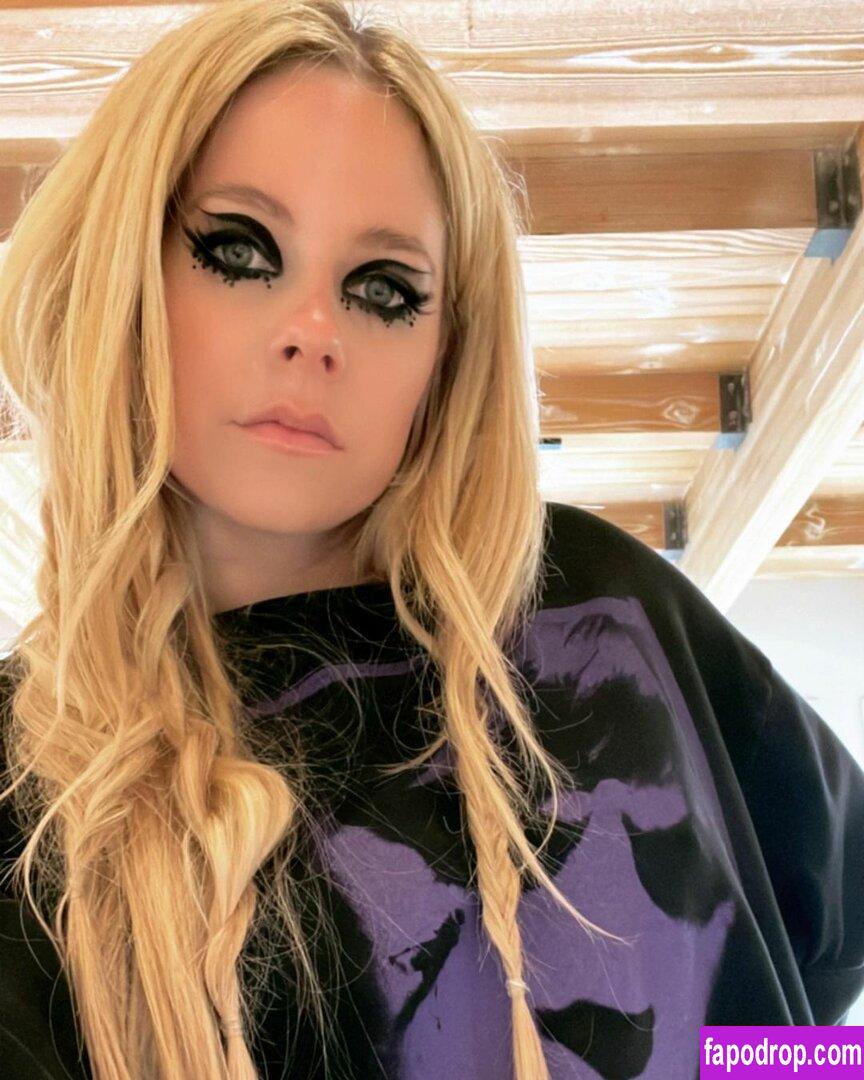 carrie vanlandingham add Avril Lavigne Leaked Nudes photo