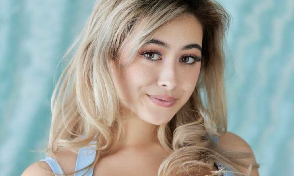 debbie rootes add Chloe Surrel photo