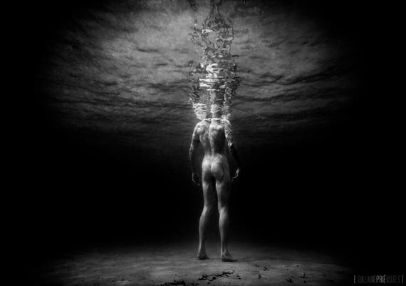 Nude Men Underwater 17599