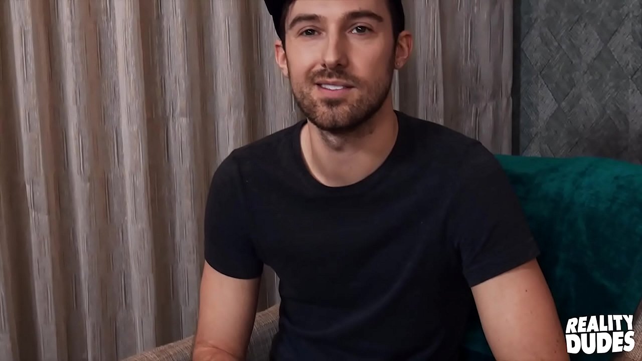 Straight Guy Tries Dick 18308