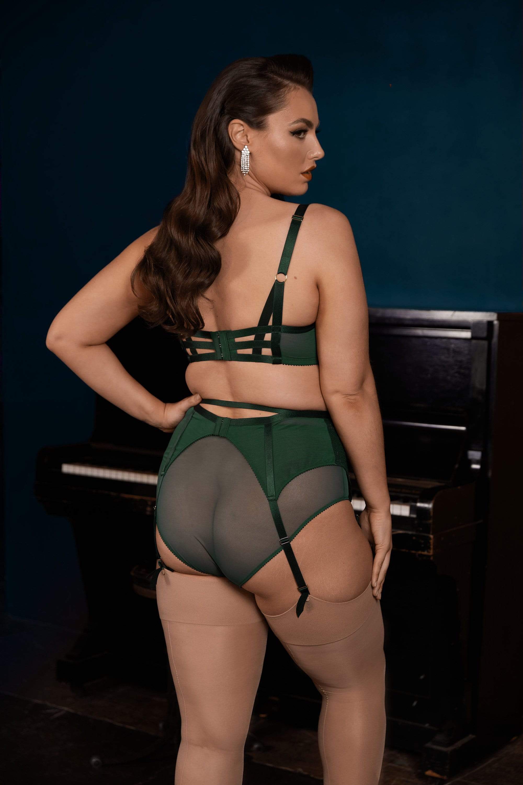 Milf Garter Belt 7084