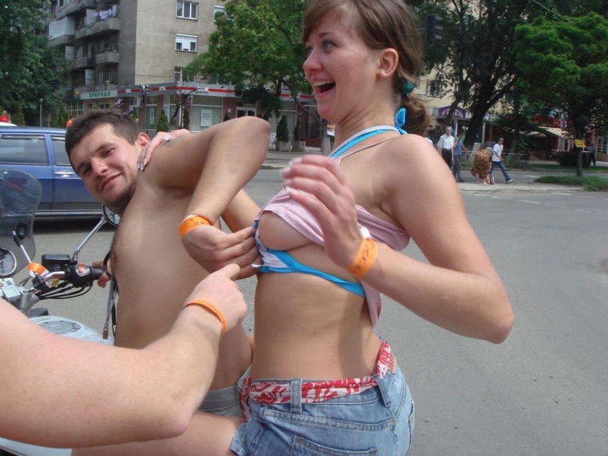 beba bebac add Tits In Public photo