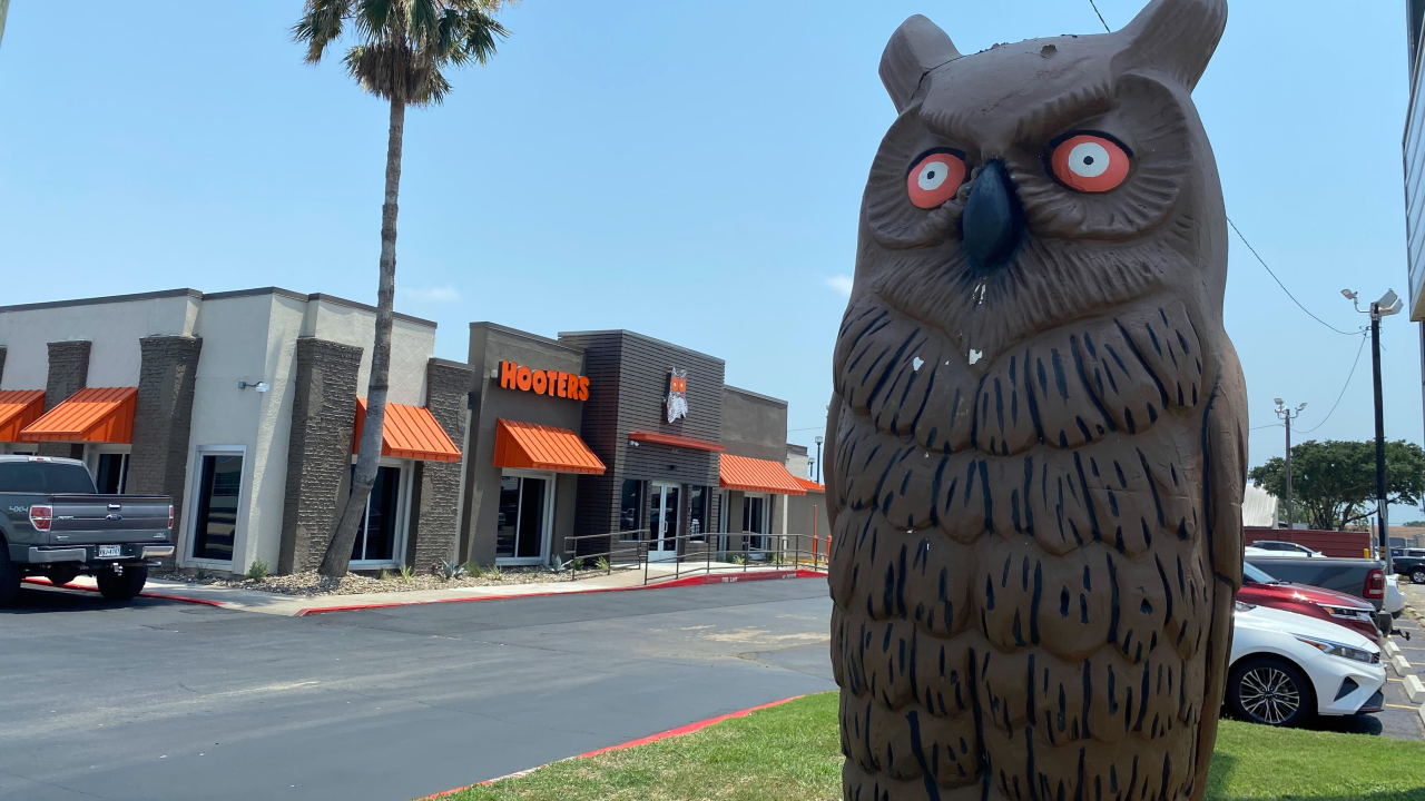 andre heldsinger add Welcome To Big Hooters photo