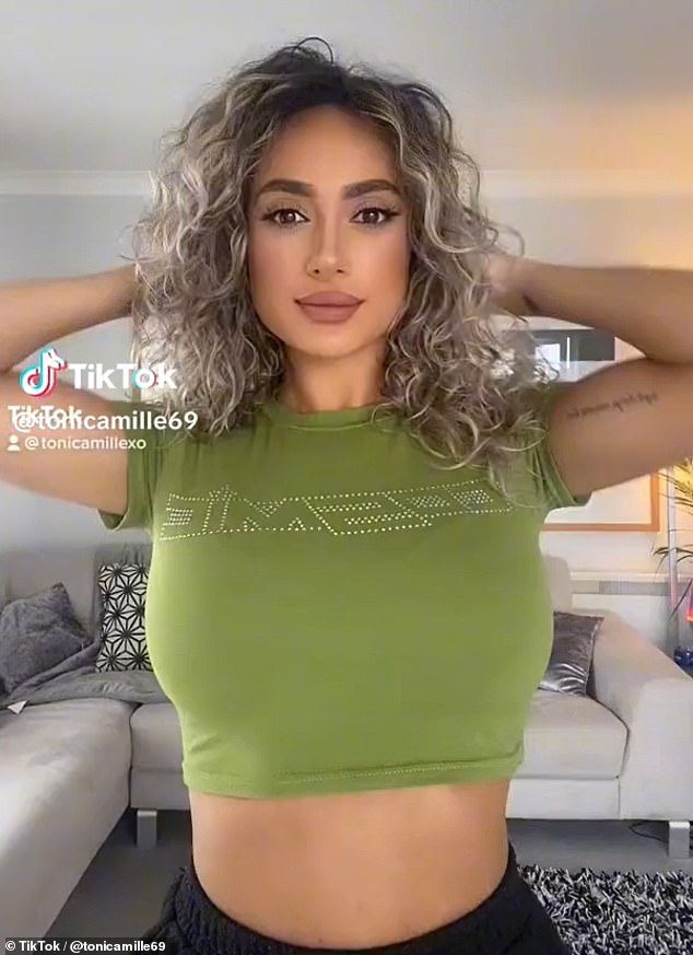 Big Boobs Braless 2496