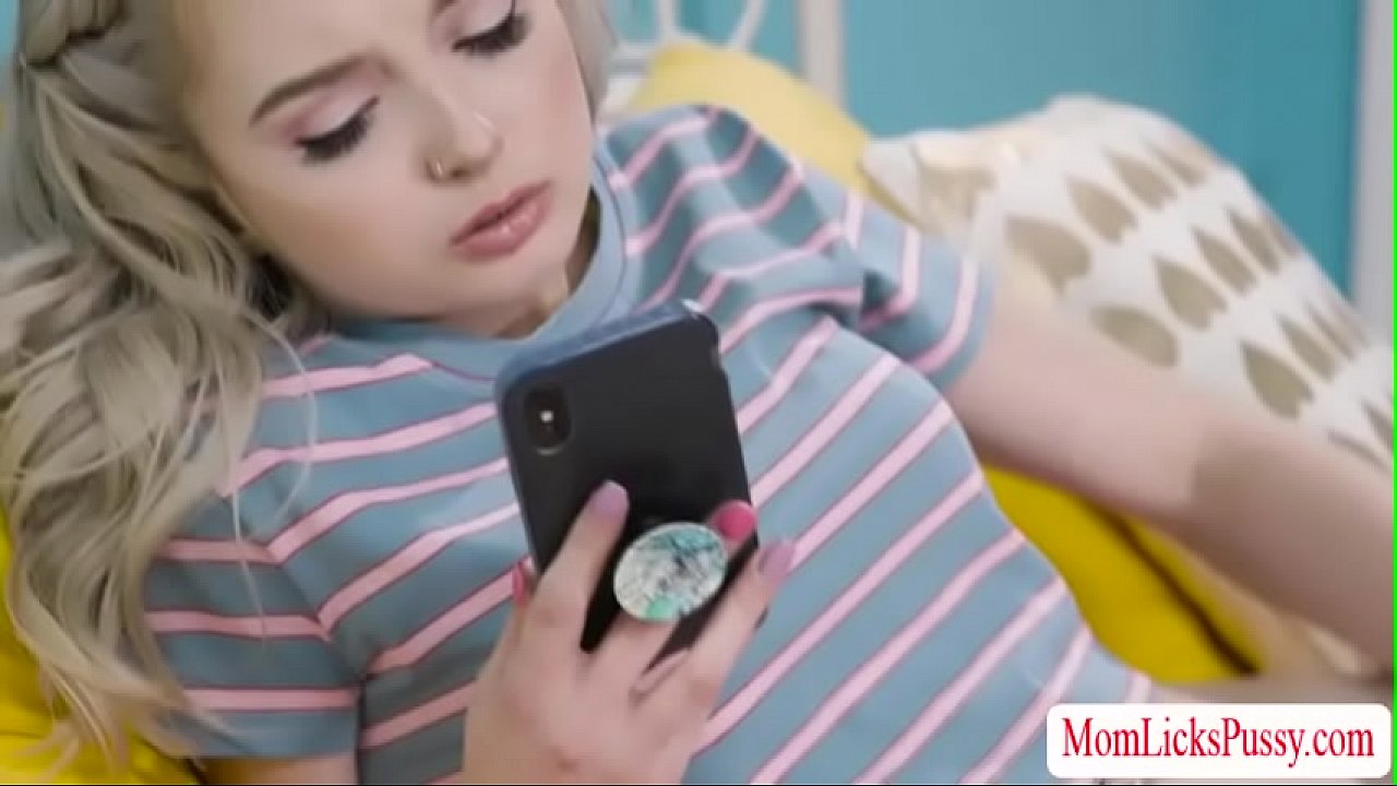 akia robinson add Mom Makes Daughter Cum photo