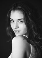 Quinn Shephard Nude 13239