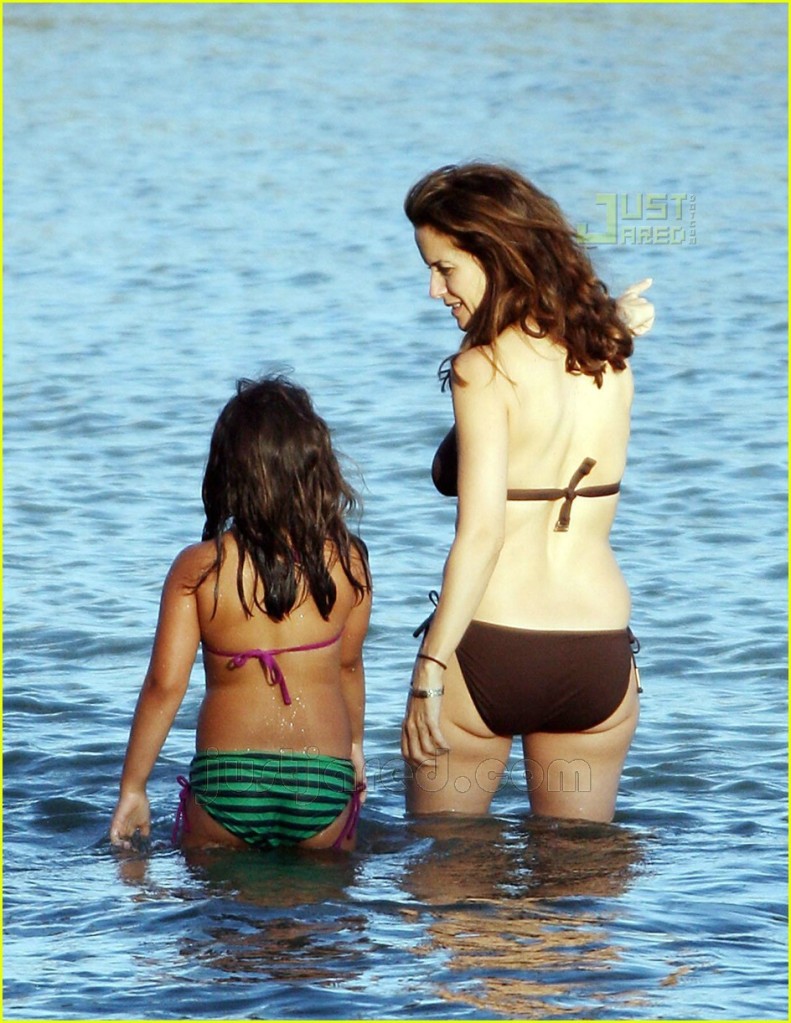 chris geyen add Kelly Preston In Bikini photo