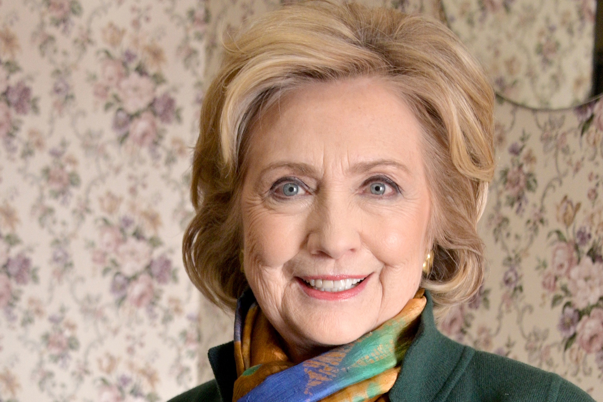 che che cortez add Hillary Hooterz photo