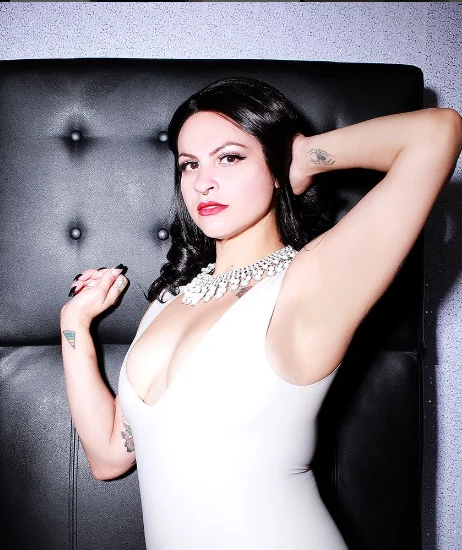 alvin shi add Bettie Bomdage photo