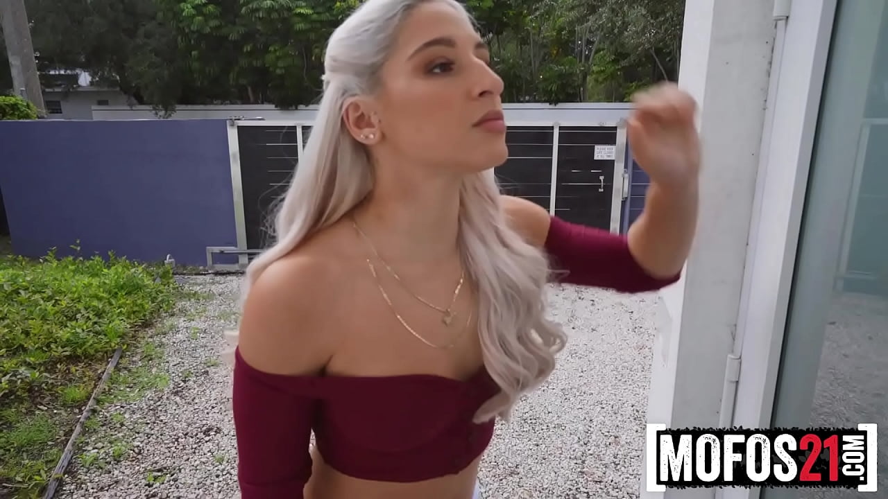brandon schroer add Abella Danger Lesbianas photo
