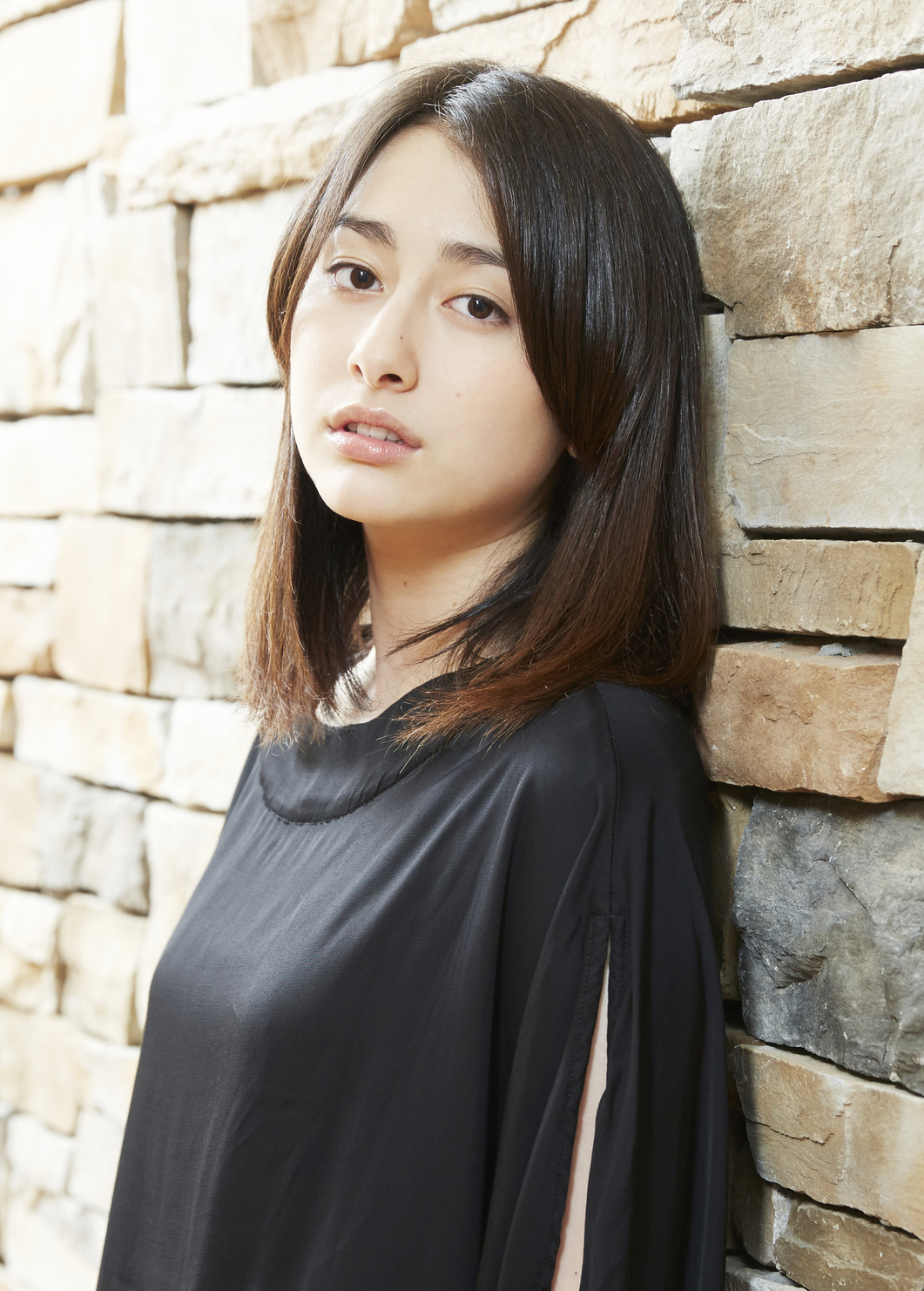 aron riley add Akari Niiyama photo