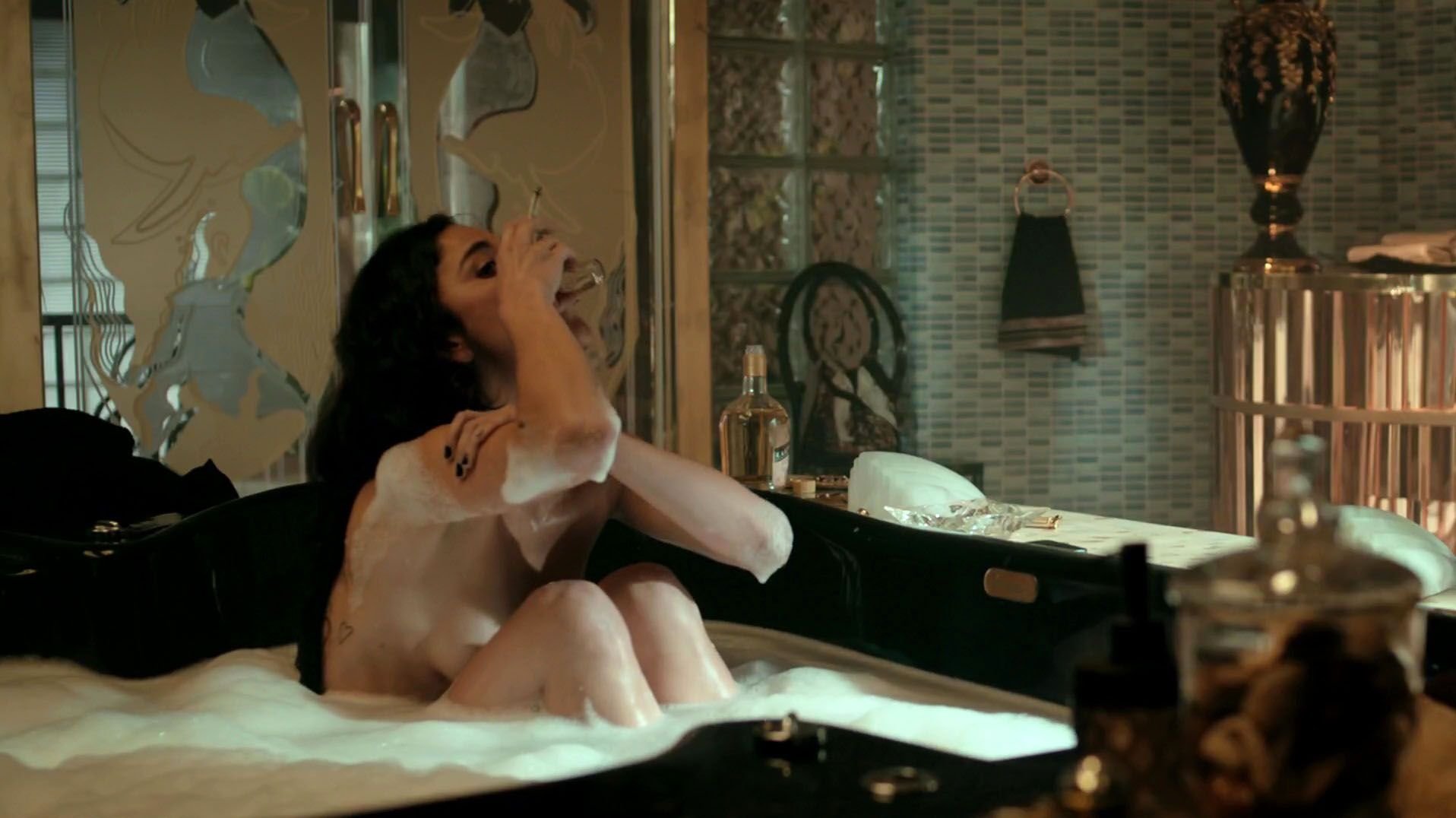 bharti chaturvedi add Alice Braga Hot photo