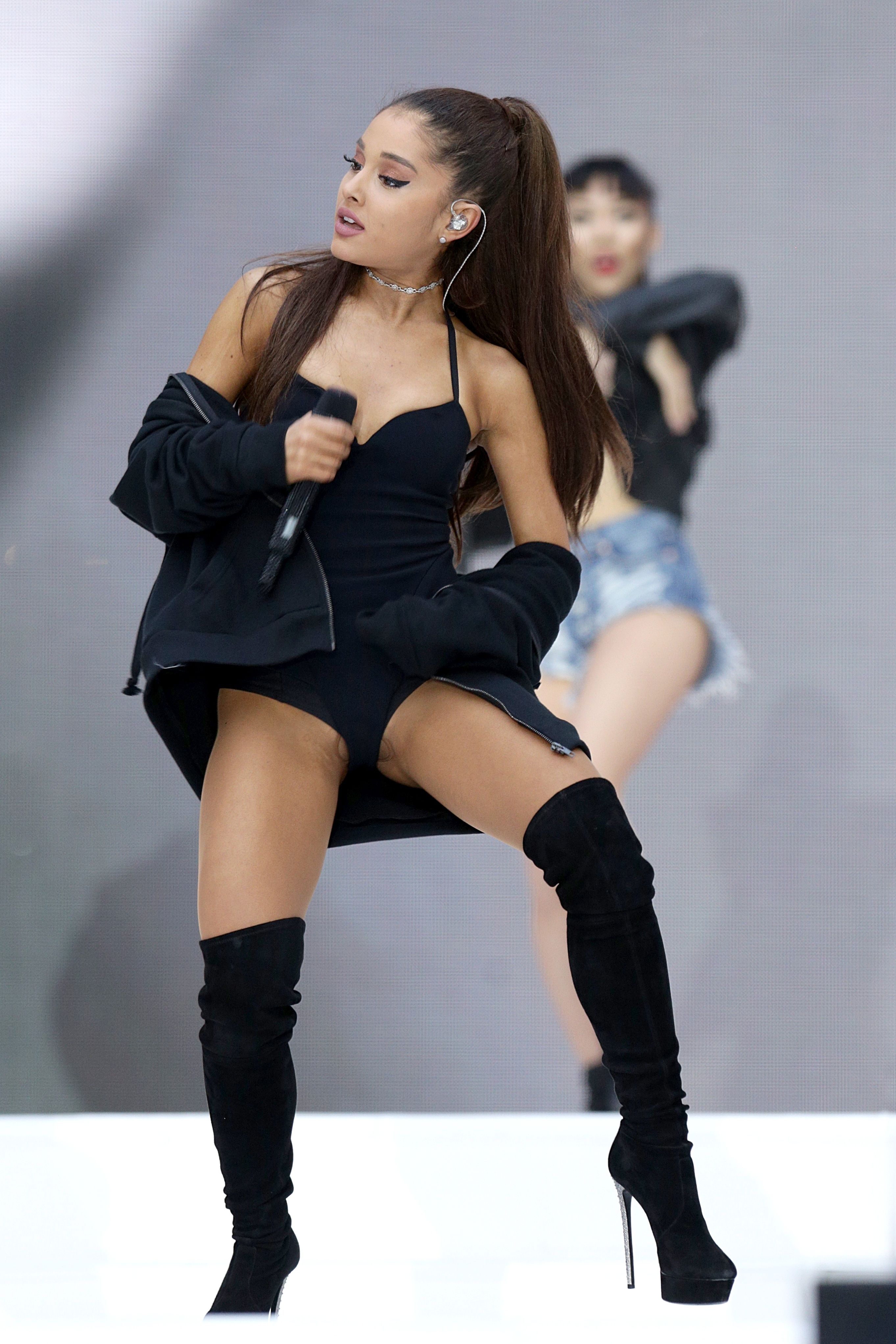 danielle raby add Ariana Grande Upskirt photo