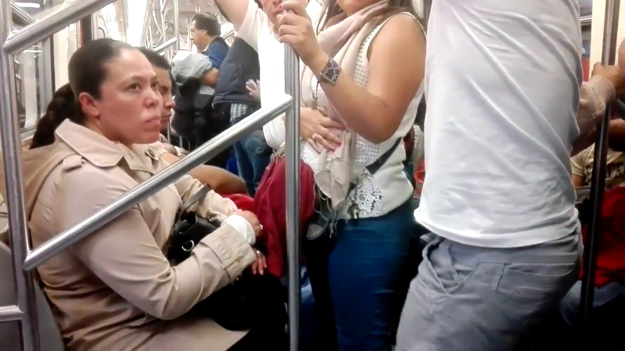 andrei diola add Arrimones En El Metro photo
