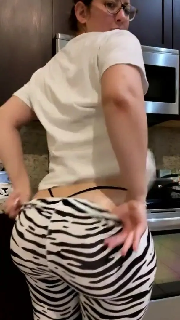 danielle prusynski add Ass Clapping Xxx photo