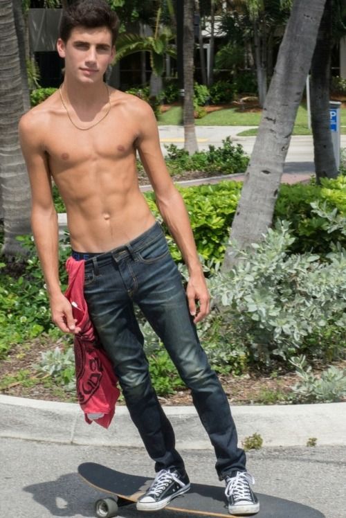 daniela fabrega add Lean Twinks photo