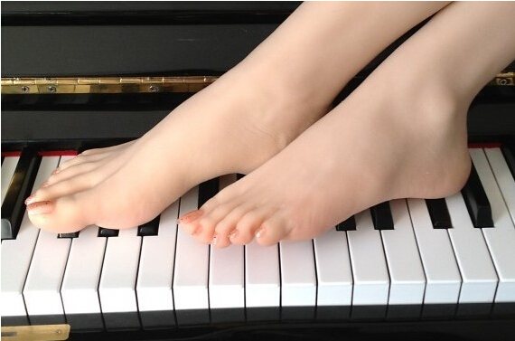 bruce kimm add Lesbian Foot Fetish Porn photo