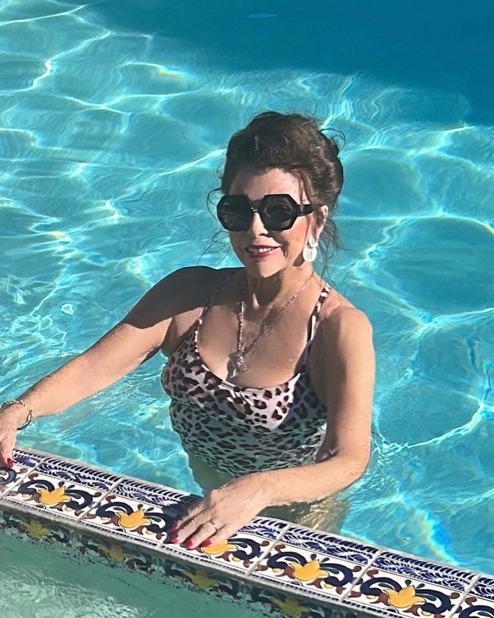 charles rolling add Big Boob Mexican Milf photo