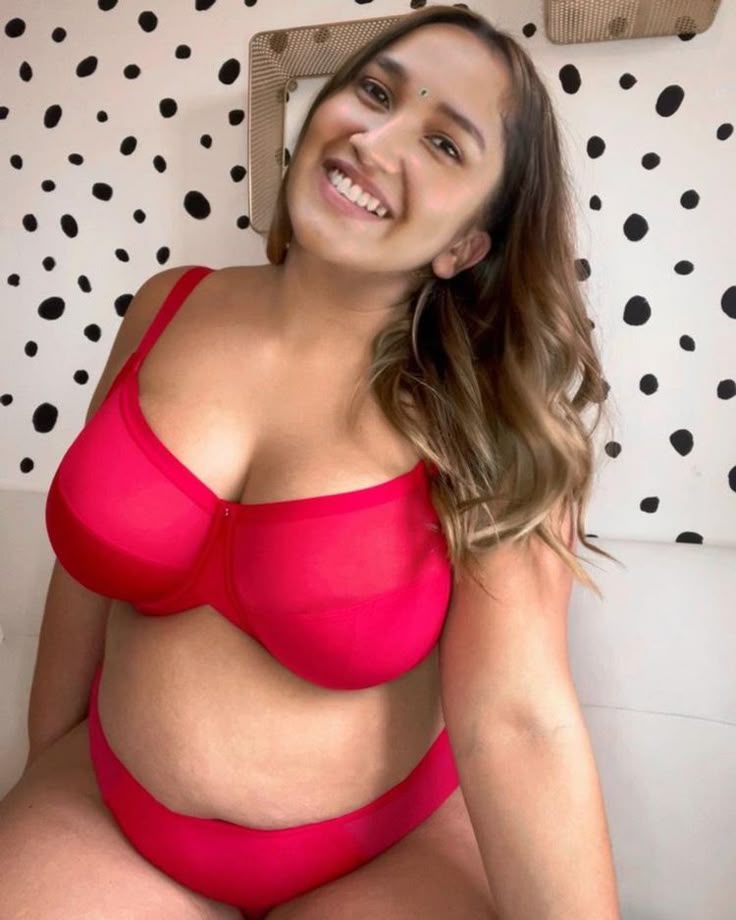 angela wyman add Big Naturals Chubby photo