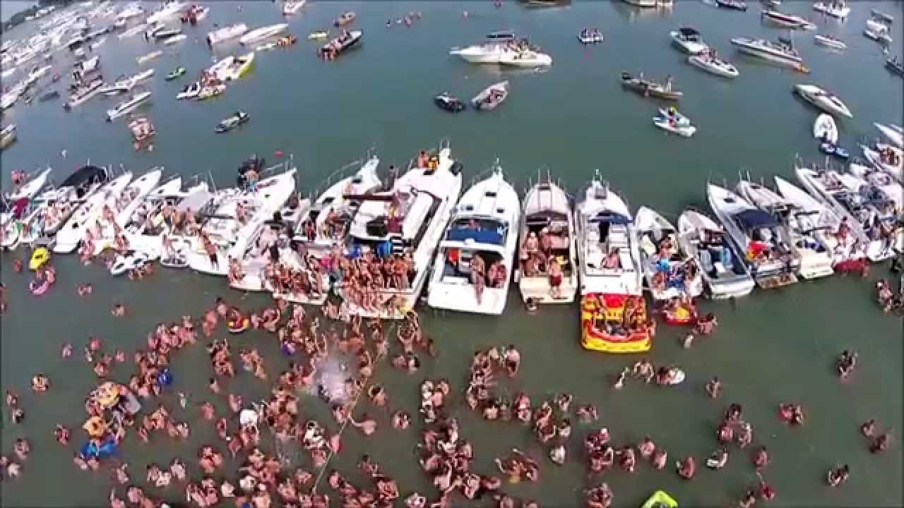aaron labar add Big Tits On Boat photo