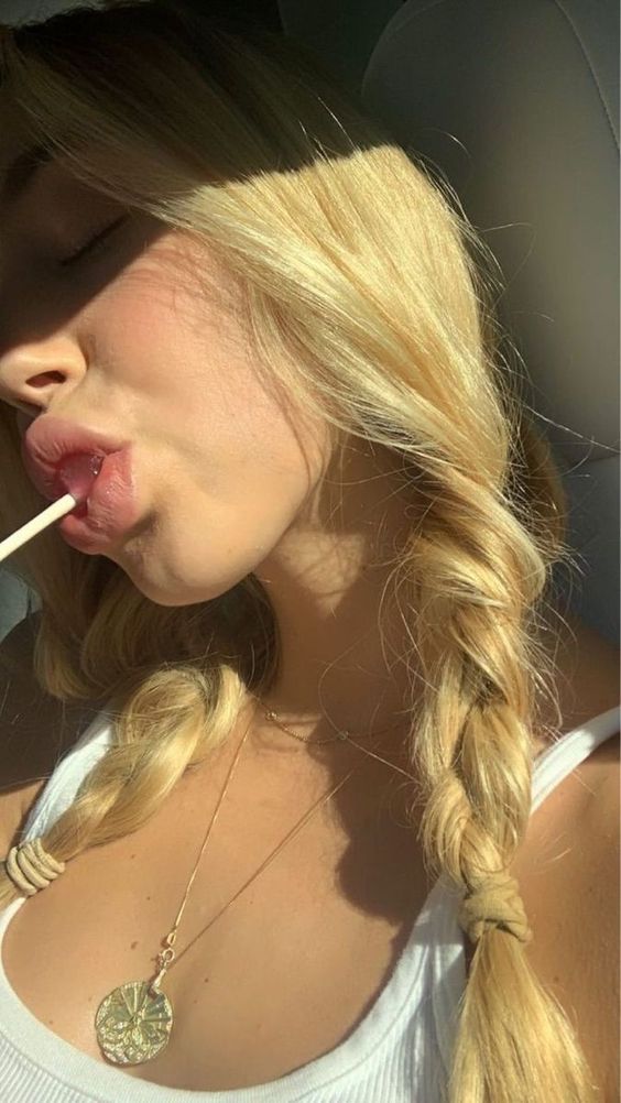 Blonde Teens Sucking 13346