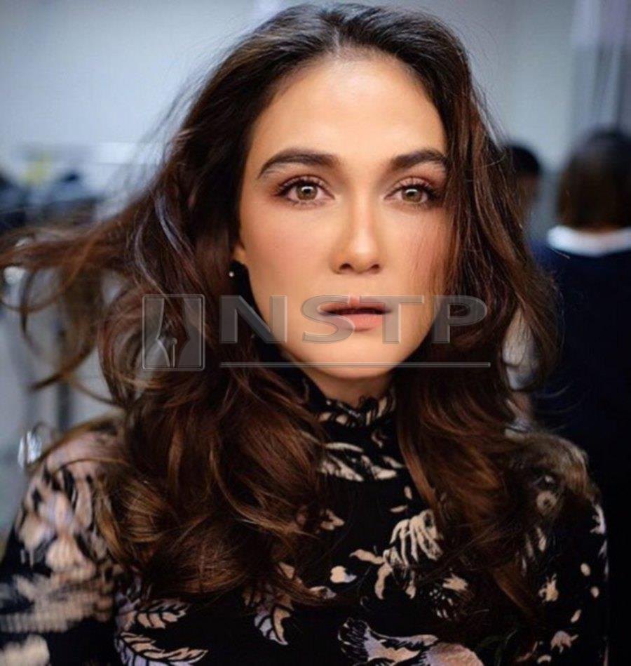 crystal hollaway add Bokep Luna Maya photo