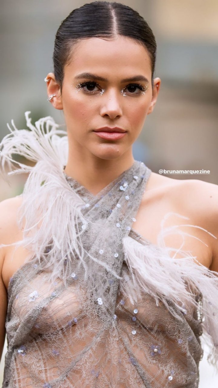 abel pastor add Bruna Marquezine Lesbian photo