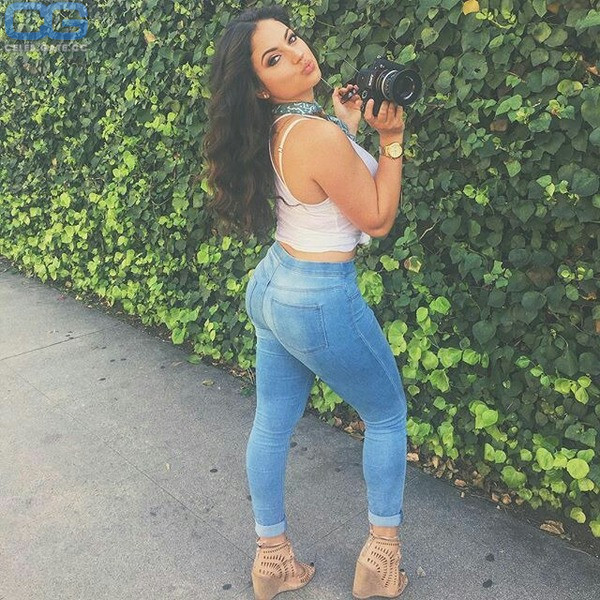 brian auckland add Inanna Sarkis Naked photo