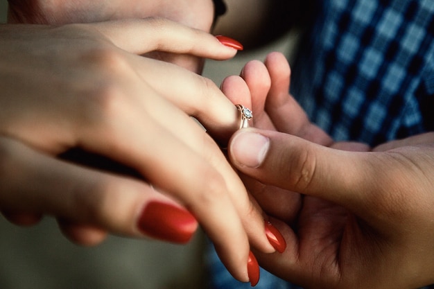 bikram bhinder add Girlfriend Finger photo