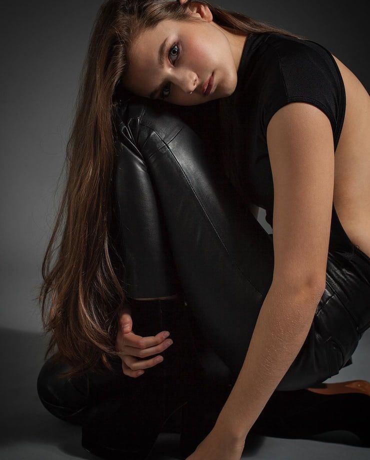 curt sisco add Chloe East Nude photo