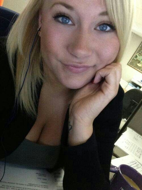 Cute Blonde Milf 17926