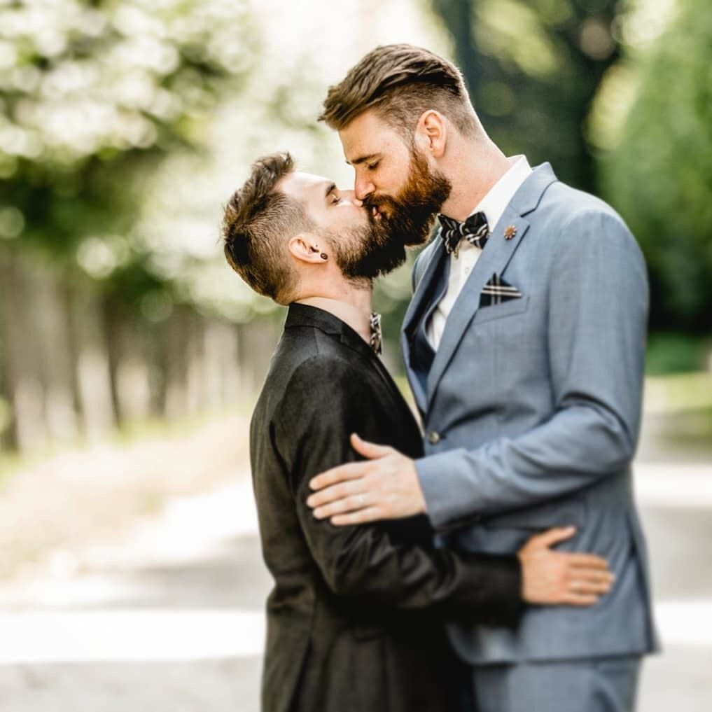 alistair simpson add Men Kissing Nude photo
