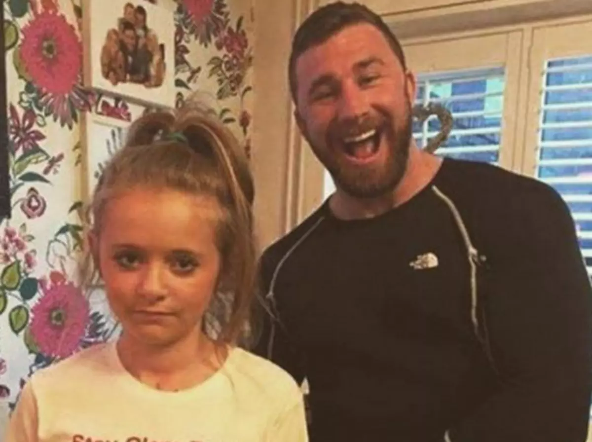 daryl gillis add Daughter Watches Porn With Dad photo