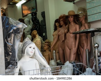 carlos ayala jr add Alien Nude photo