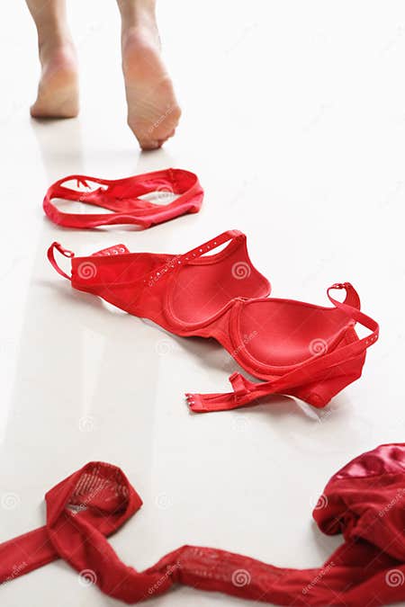 brigette robinson add Older Woman Undress photo