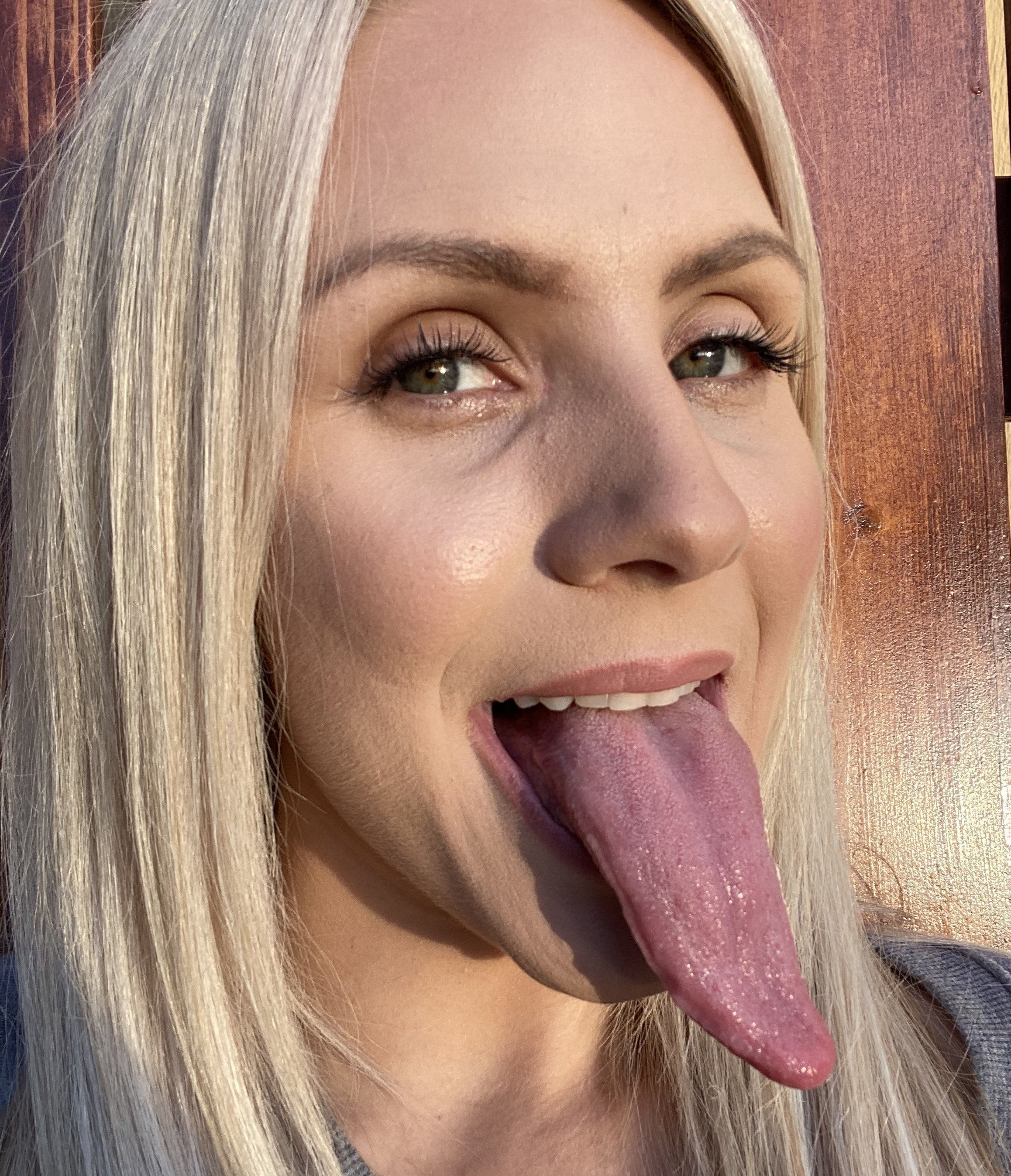 asmeen ali add Long Tounge Porn photo