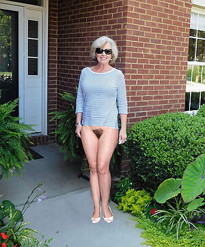 ann jolie add Naked Old Lady photo