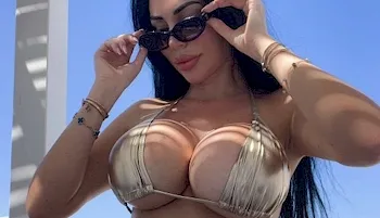 aparna shirodkar add Lindsey Pelas Nip Slip photo